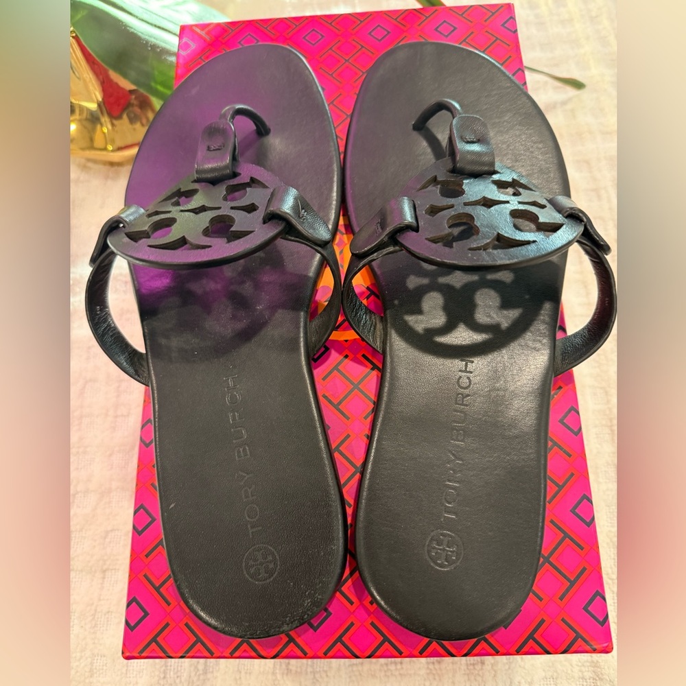 Tory Burch Iconic Soft Miller Sandal in Perfect Black size 8 - EUC! - Picture 7 of 9